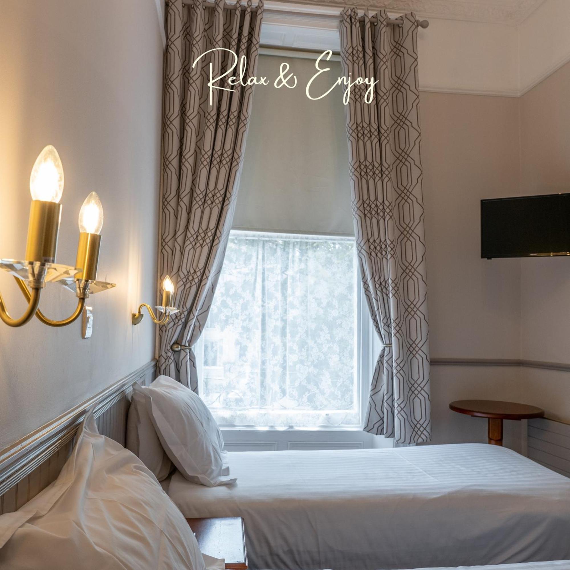 เดอะ แลนส์ดาวน์ โฮเทล Hotel ดับลิน ภายนอก รูปภาพ